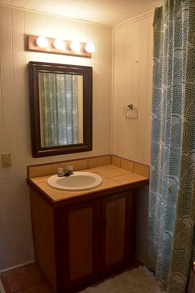 Garden & pool view standard room – “Clown Fish” in Stann Creek, Belize — photo 5