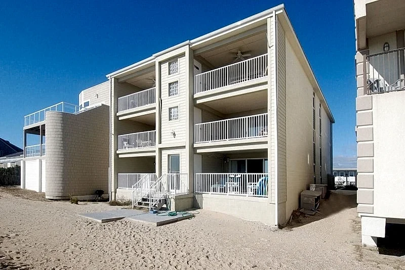 Incredible ocean front 2nd floor view with a spacious balcony. Pet friendly in Ocean City, Maryland, United States — photo 2