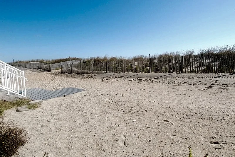 Incredible ocean front 2nd floor view with a spacious balcony. Pet friendly in Ocean City, Maryland, United States — photo 3
