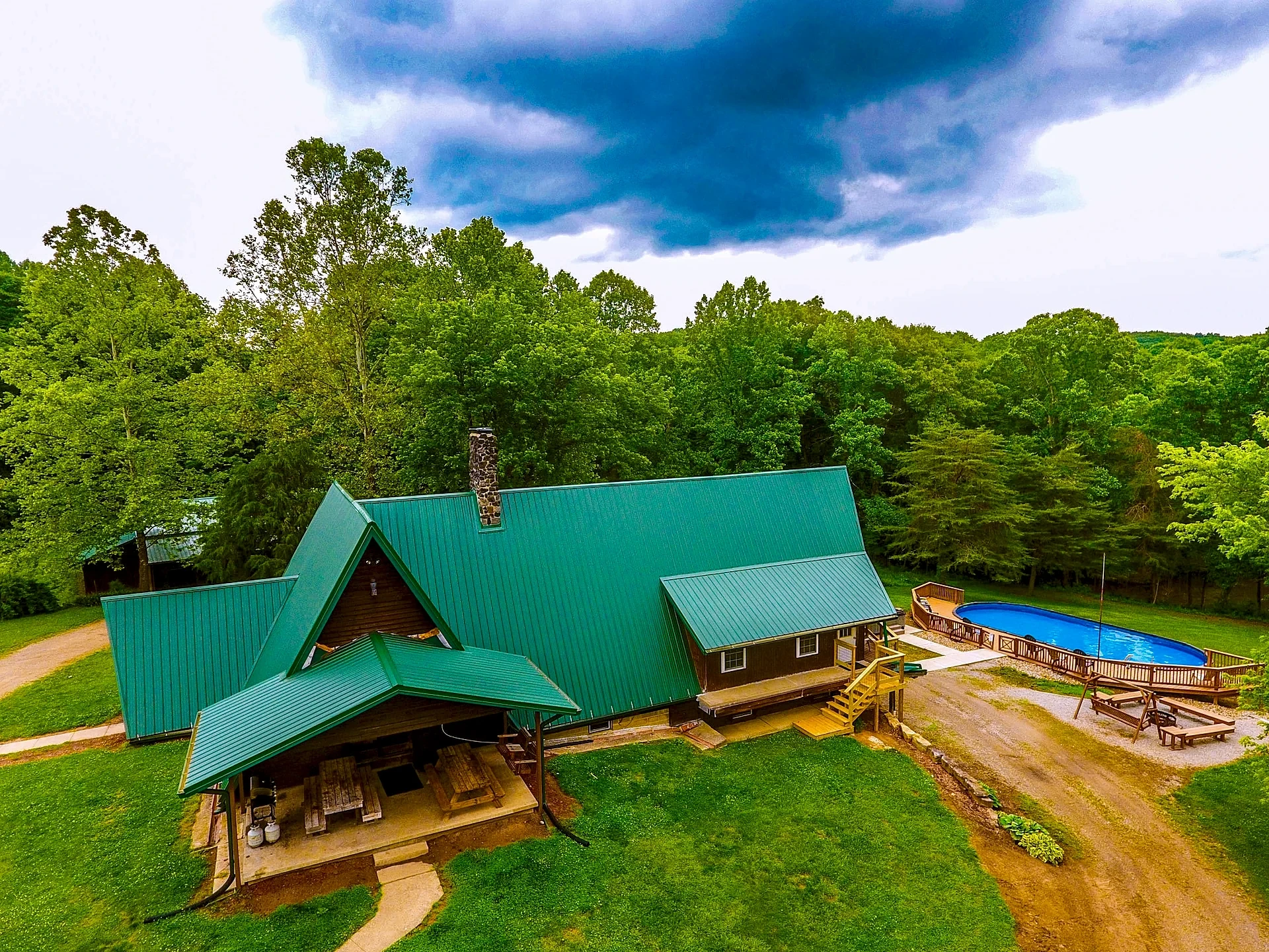 Luxury Lodge in Hocking Hills Pool, Hot Tub & Lake in Nelsonville, Ohio, United States — photo 3