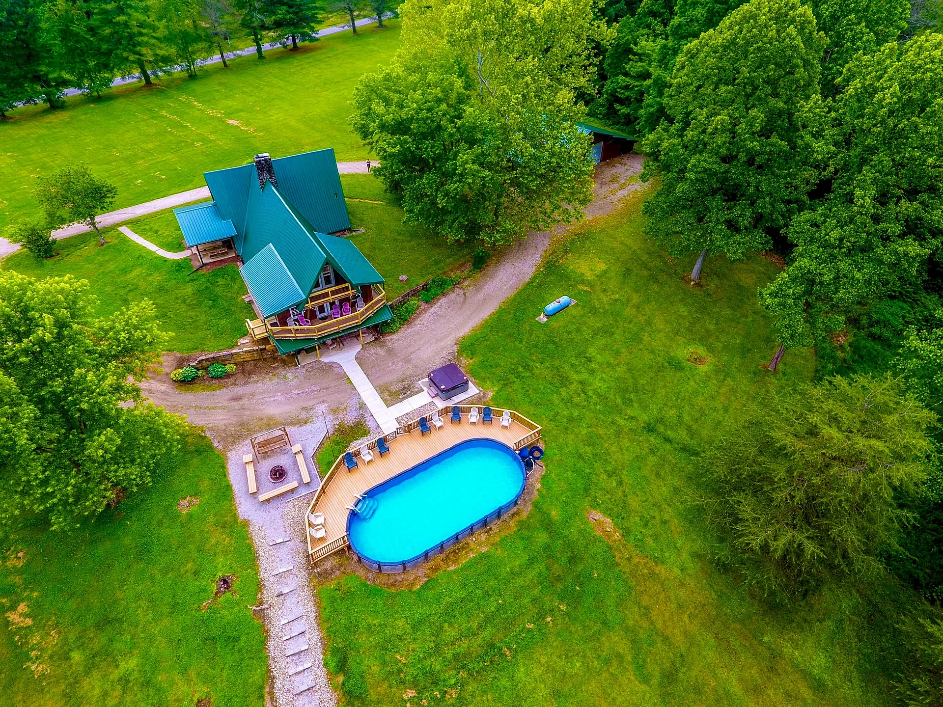 Luxury Lodge in Hocking Hills Pool, Hot Tub & Lake in Nelsonville, Ohio, United States — photo 2