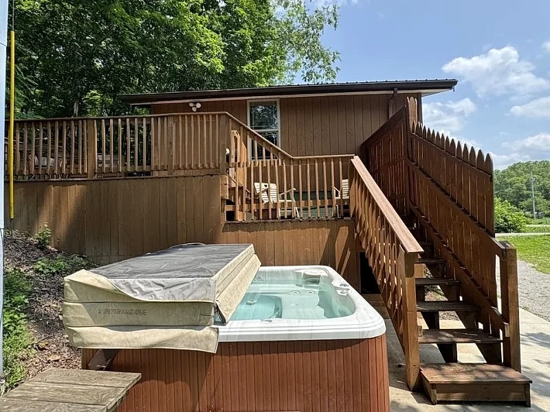 Sandy Run Cabin-Hot Tub, Hocking Hills, WNF, more in New Straitsville, Ohio, United States — photo 3