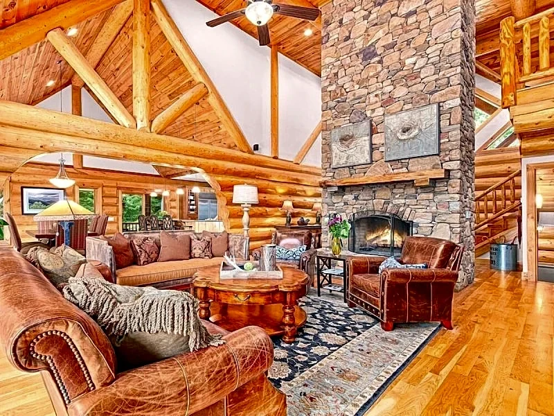 View! Stunning 2 Kng, 2 Qn, 3 Bth/2 Hlf, 2 Gas Fireplaces, Fire Pit, Gas Grill in Asheville, North Carolina, United States — photo 3