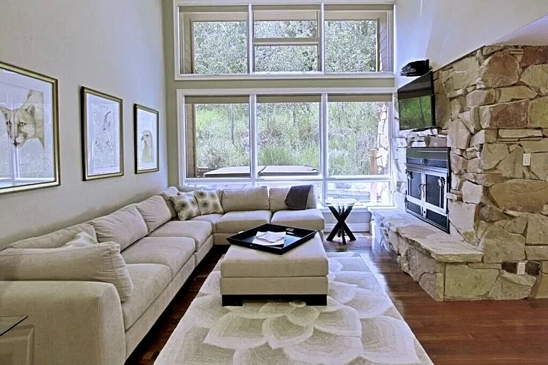 3 Master Bedrooms w King Beds! Hot tub, deck, grill, on FREE bus route in Park City, Utah, United States — photo 4