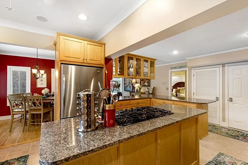 Luxurious CAROLINA ELEGANCE; 6/5; elevator; private pool; sleeps 16 in Isle Of Palms, South Carolina, United States — photo 4