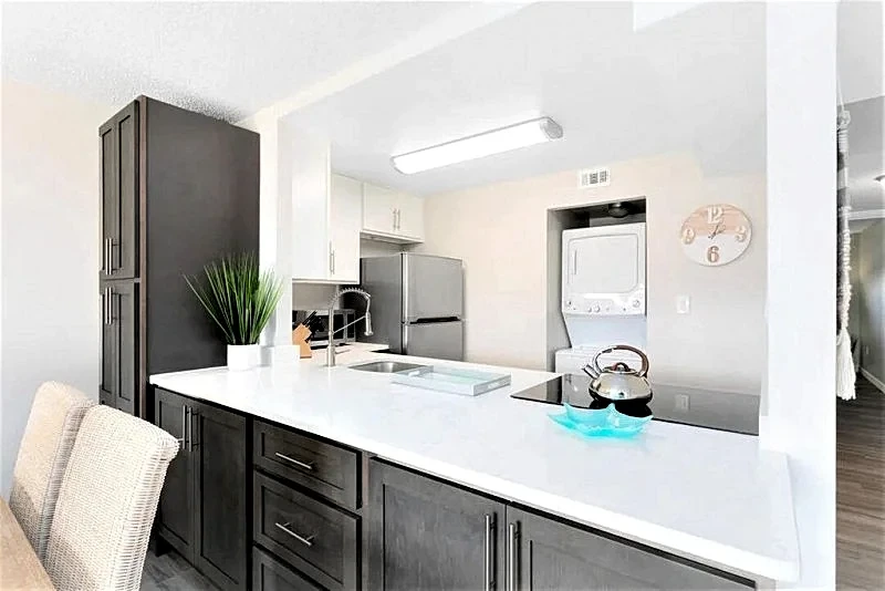 Beach Living at its Best - Gorgeous Condo, Steps to Pier! in Cocoa Beach, Florida, United States — photo 5