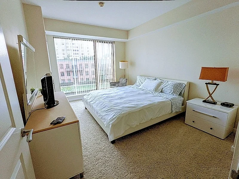 Large 2 Bed/ 2 Bath, Modern Building, Across MGH, Centrally Located Parks shops in Boston, Massachusetts, United States — photo 4