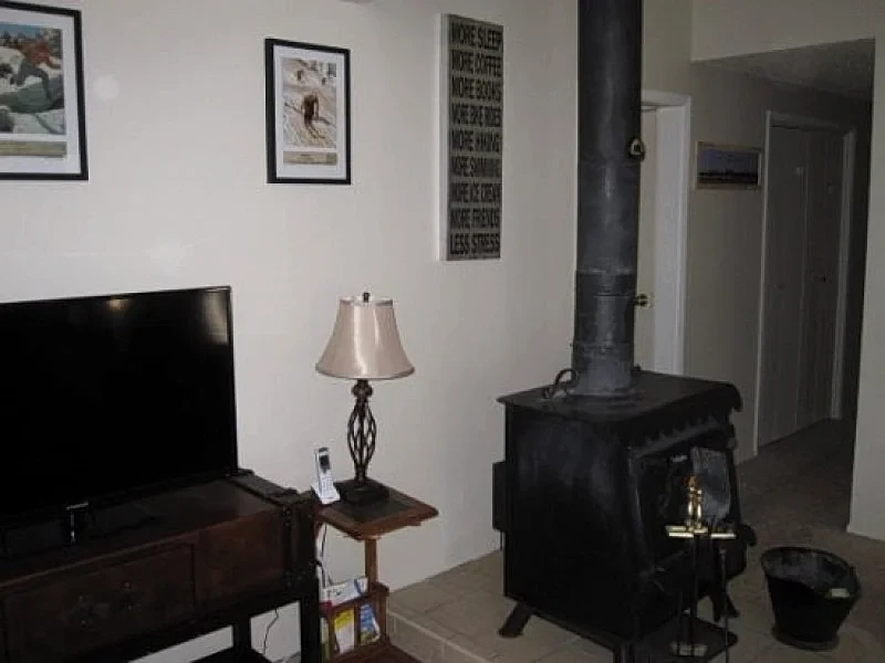 The Hulse Haus II has quick and easy access to alpine lake fishing, snowmobiling, hiking, x-country skiing, and 2 minutes to Ski Cooper in Taylorsville, Utah, United States — photo 4