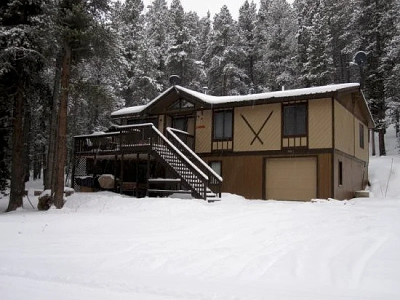 The Hulse Haus II has quick and easy access to alpine lake fishing, snowmobiling, hiking, x-country skiing, and 2 minutes to Ski Cooper in Taylorsville, Utah, United States — photo 1