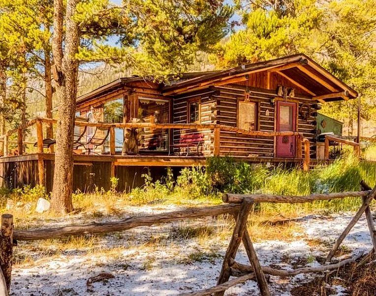 Buckeye's authentic, comfy, cozy, romantic cabin in Leadville, Colorado