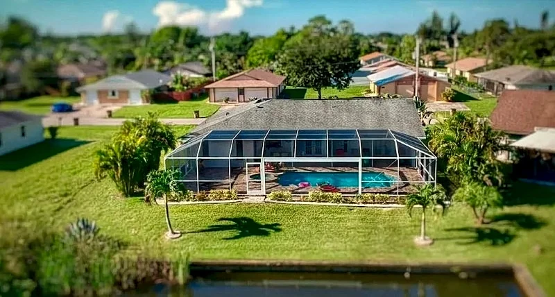 Private Oasis with pool and Jacuzzi on the water in Cape Coral, Florida, United States — photo 3