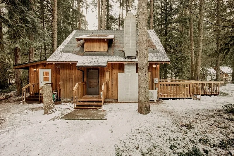 Snowline Cabin #35 - A/C - Pets OK - Fireplace in Glacier, Washington, United States — photo 3