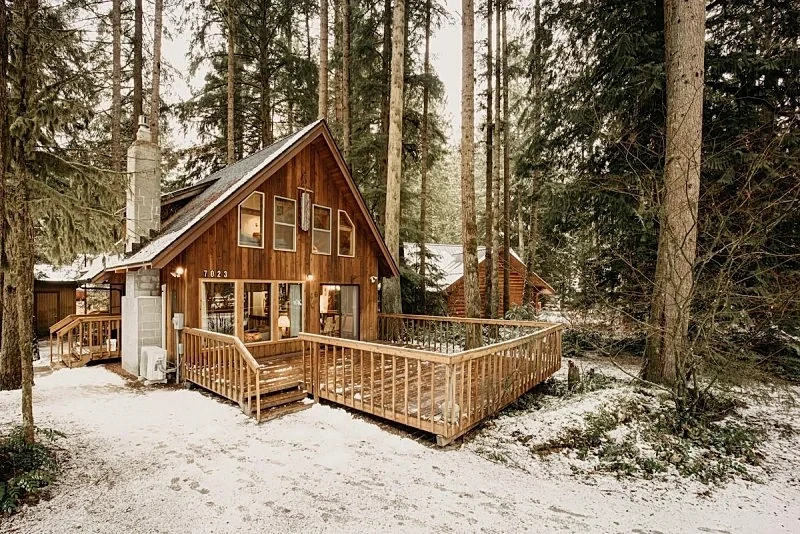 Snowline Cabin #35 - A/C - Pets OK - Fireplace in Glacier, Washington, United States — photo 2