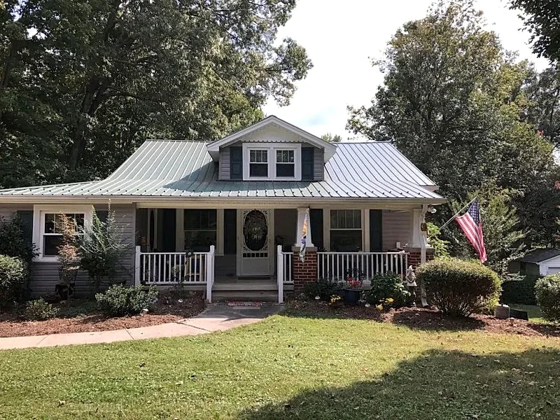The Violet House Lovely Vintage Cottage in High Point, North Carolina, United States — photo 1