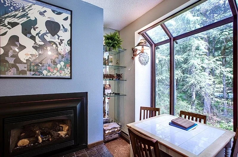 Snowater Condo #28 - Wi-Fi - Fireplace - Sleeps 4 in Glacier, Washington, United States — photo 5