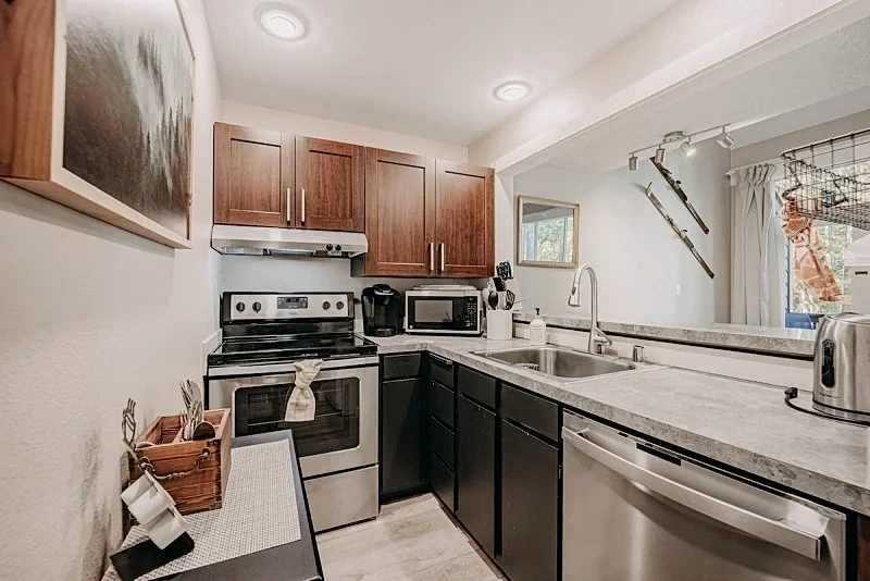 Snowater Condo #45 - Wi-Fi - Fireplace - Washer/Dryer - Sleeps 4 in Deming, Washington, United States — photo 3