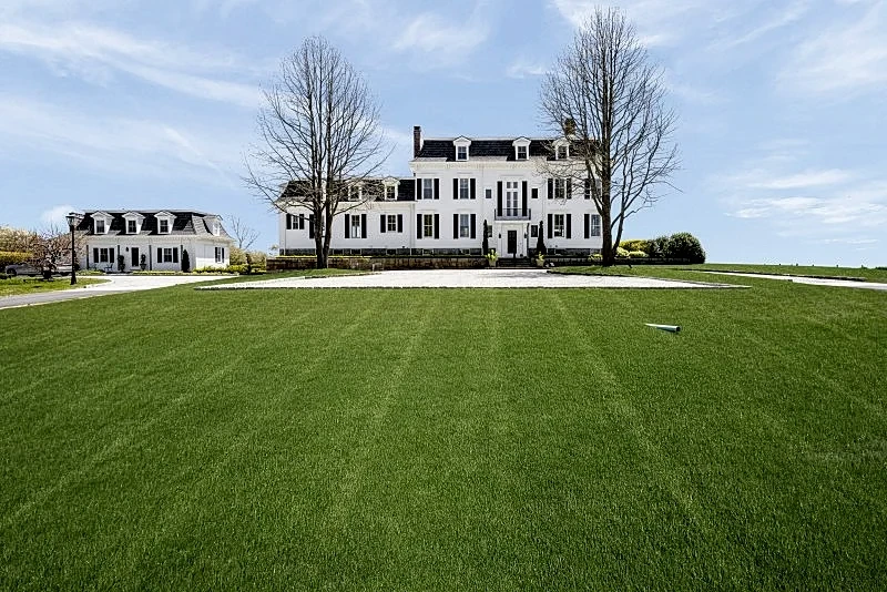 Luxury Seaside Villa with water views, large deck, walking distance to beach/restaurants