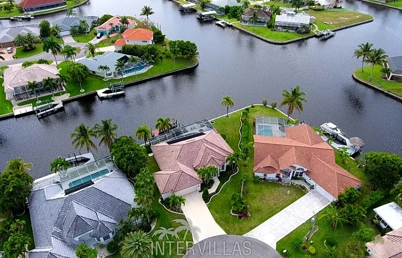 Cape Coral Vacation Homes | Villa Esmeralda