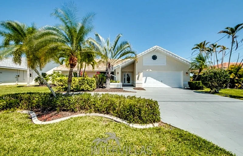 Cape Coral Vacation Homes | Villa 8Lakes