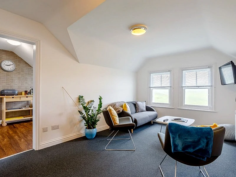 Tommy Jacks Apartment 6