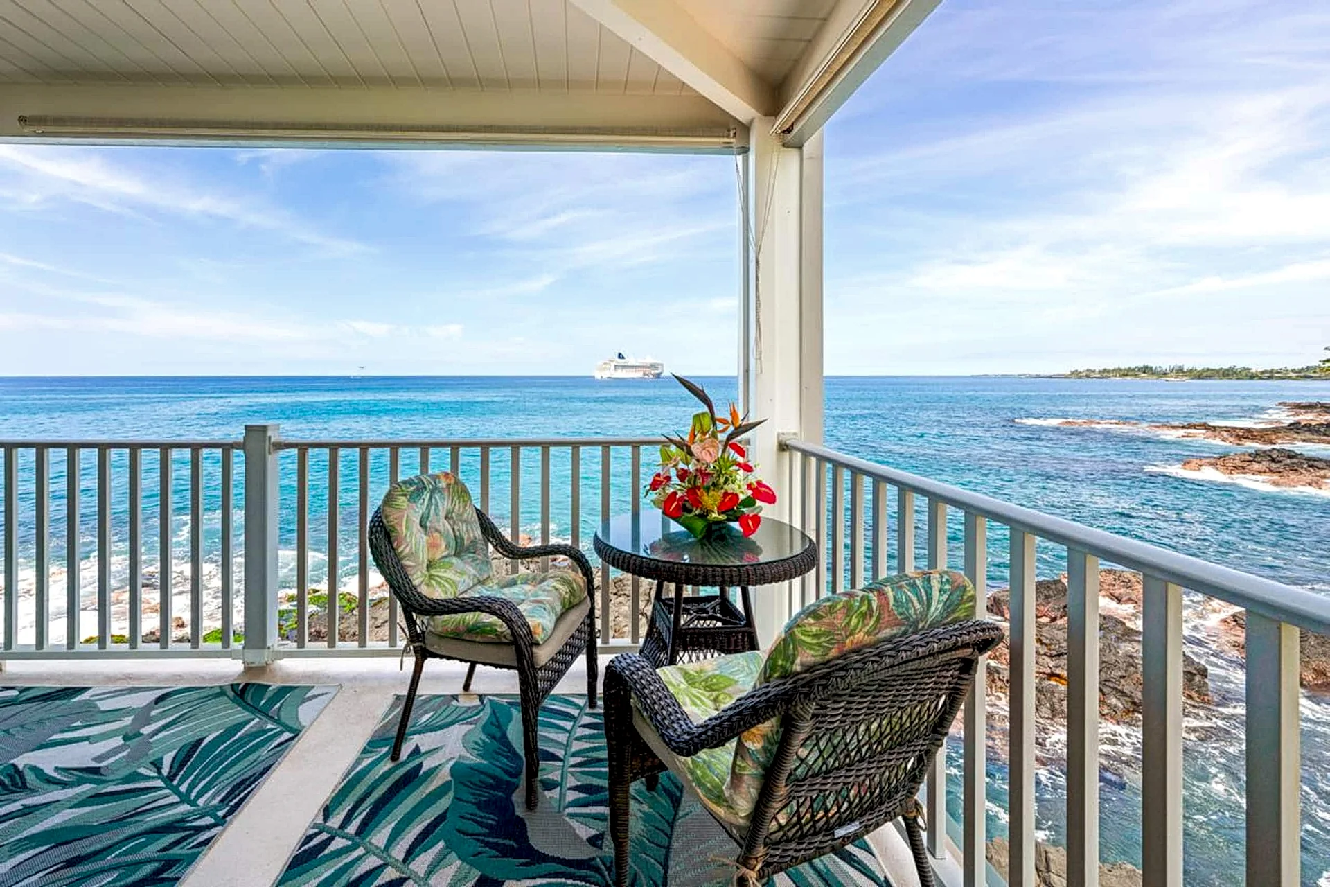 Hale Kona Kai 213 - Oceanfront Condo in Kona Town