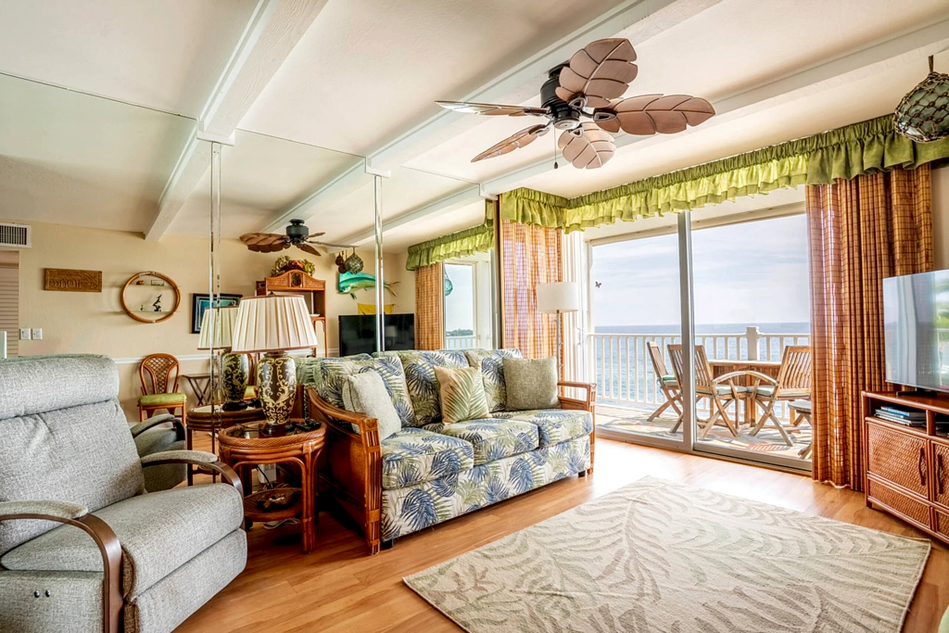 Hale Kona Kai 401 - Wraparound Lanai Over the Ocean
