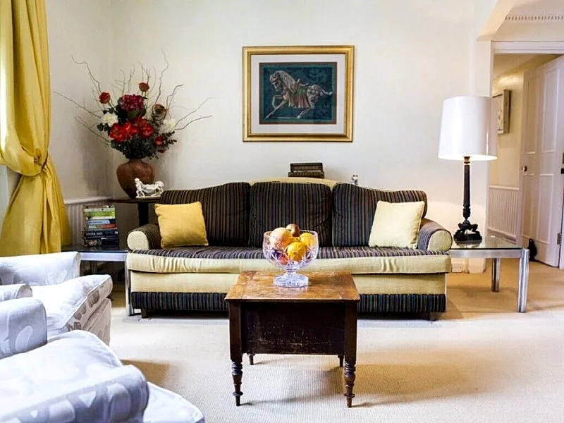 MORNING CHECK-IN IS GIVEN WHEN POSSIBLE -3BEDROOMS / 2BATHS KNIGHTSBRIDGE