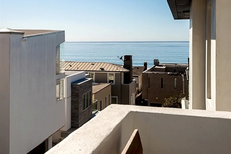 Experience Ultimate Beachside Living in Stunning Manhattan Beach Townhouse