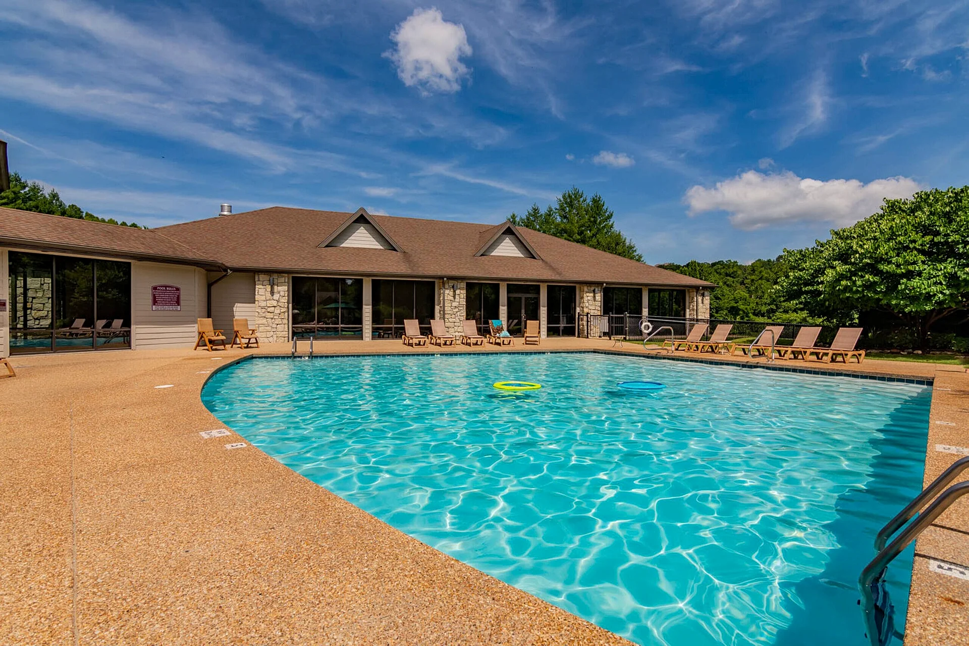 Family Funtimes L119A - 1BR Lakefront Loft Cabin