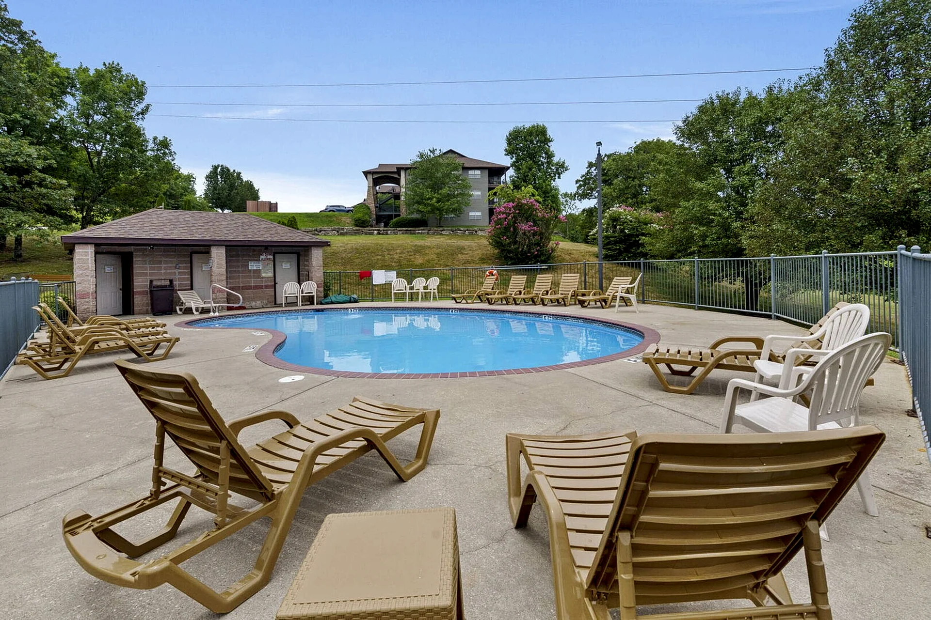 L131A 1BR Lakeview Loft Cabin Near Lake & Pavilion