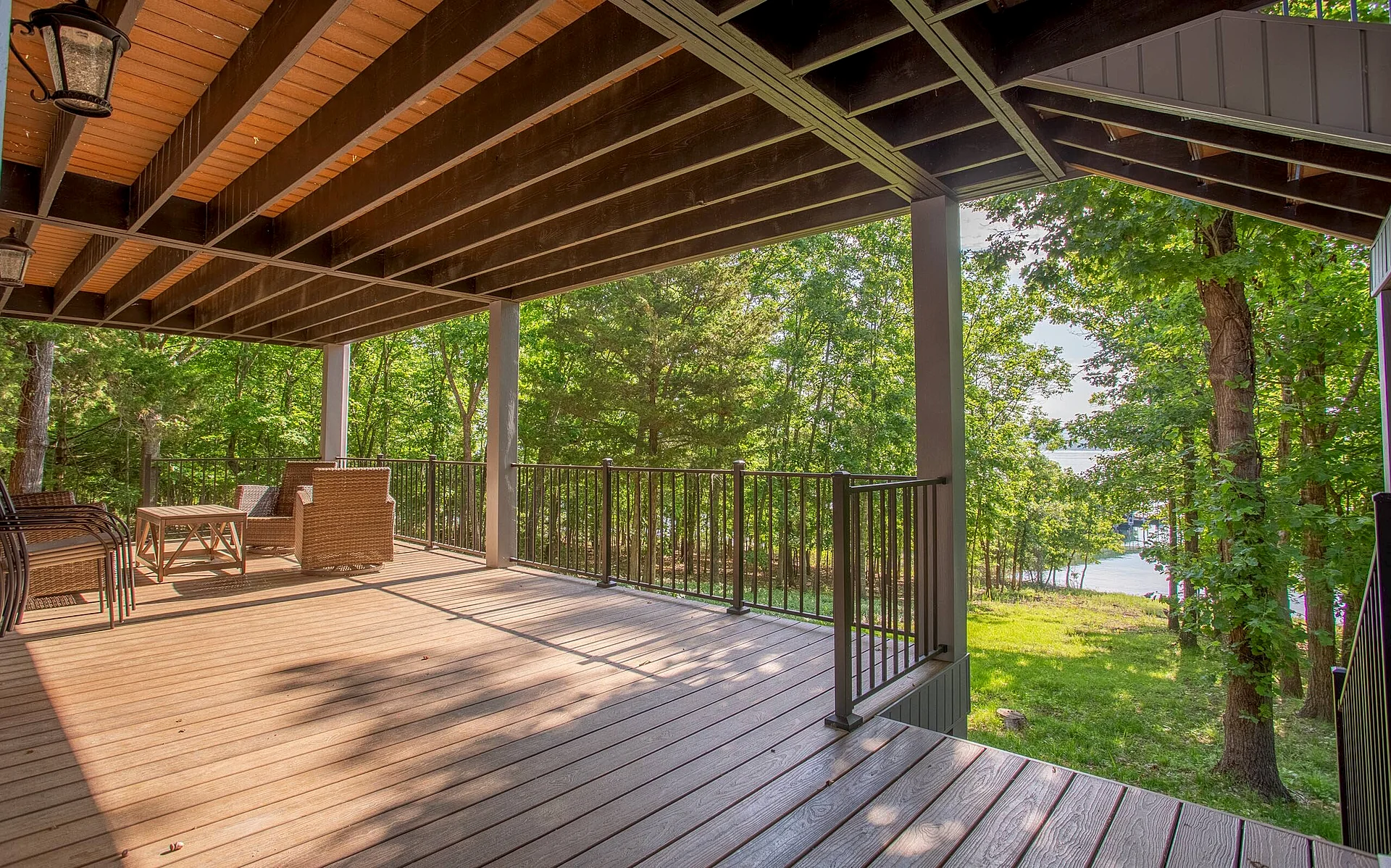 Happy Hideaway - Modern 4BR Private Lakeside Home