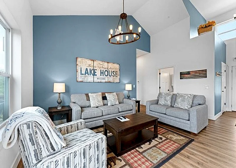 Majestic on Table Rock – 5BR Home with Lake Views