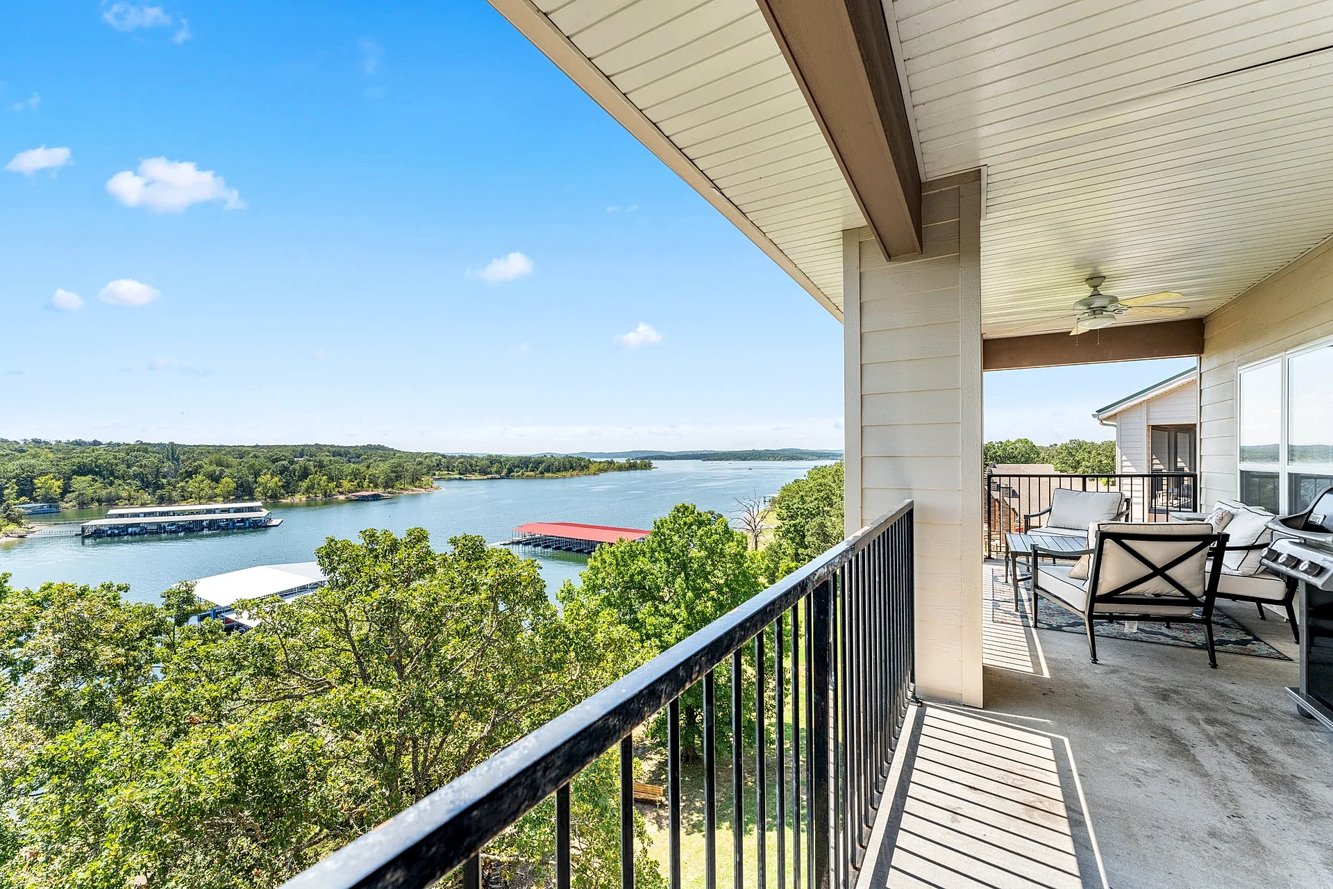 LSBR355, 3BR, 2BA Table Rock Lake Front Condo in Branson, Missouri, United States — photo 3
