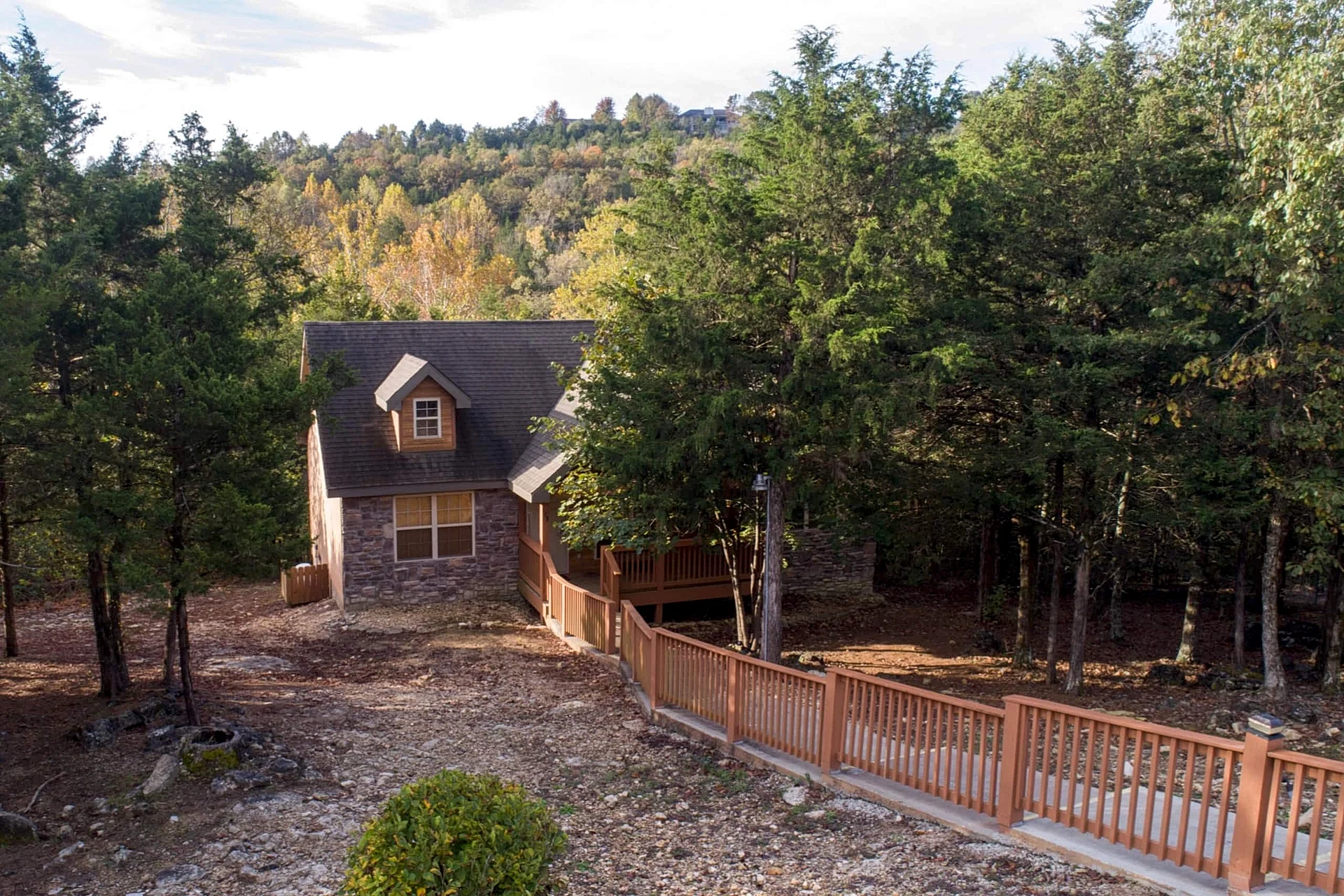 Lazy Pines Lodge L037 - 2BR/2BA Branson West Cabin in Branson West, Missouri, United States — photo 4