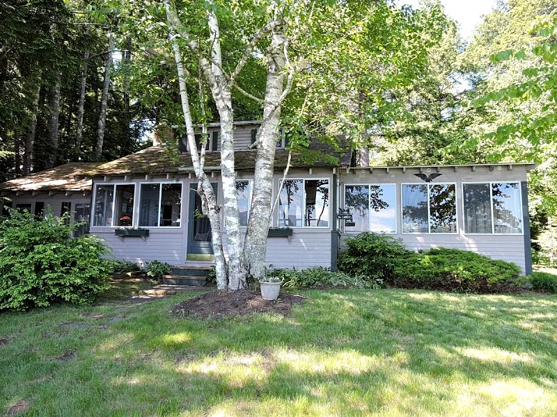 Quintessential Winnipesaukee Lake Cottage Sleeps 8 with Views and Dock