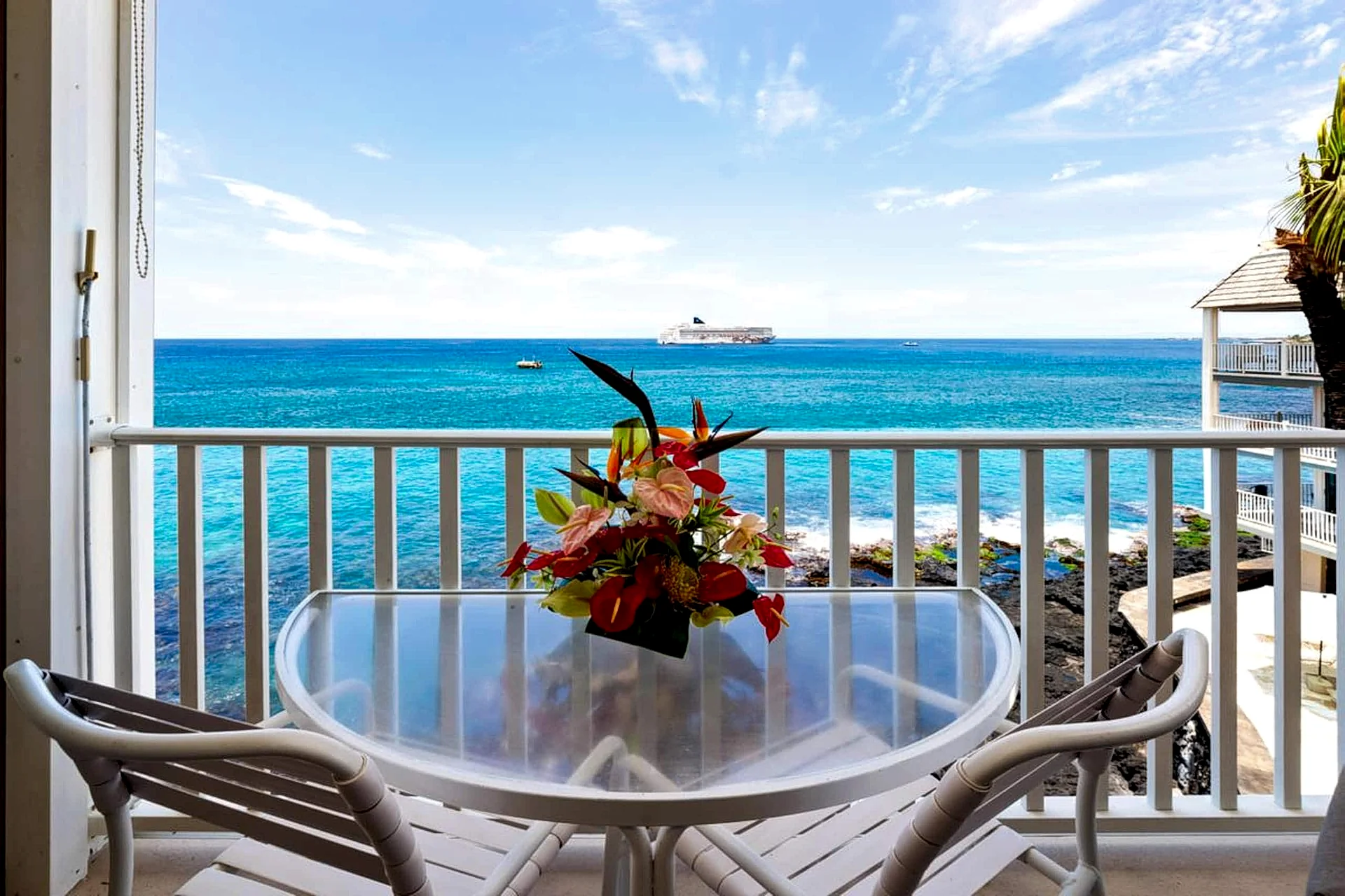 Hale Kona Kai 405 - Oceanfront Condo with Kona Views