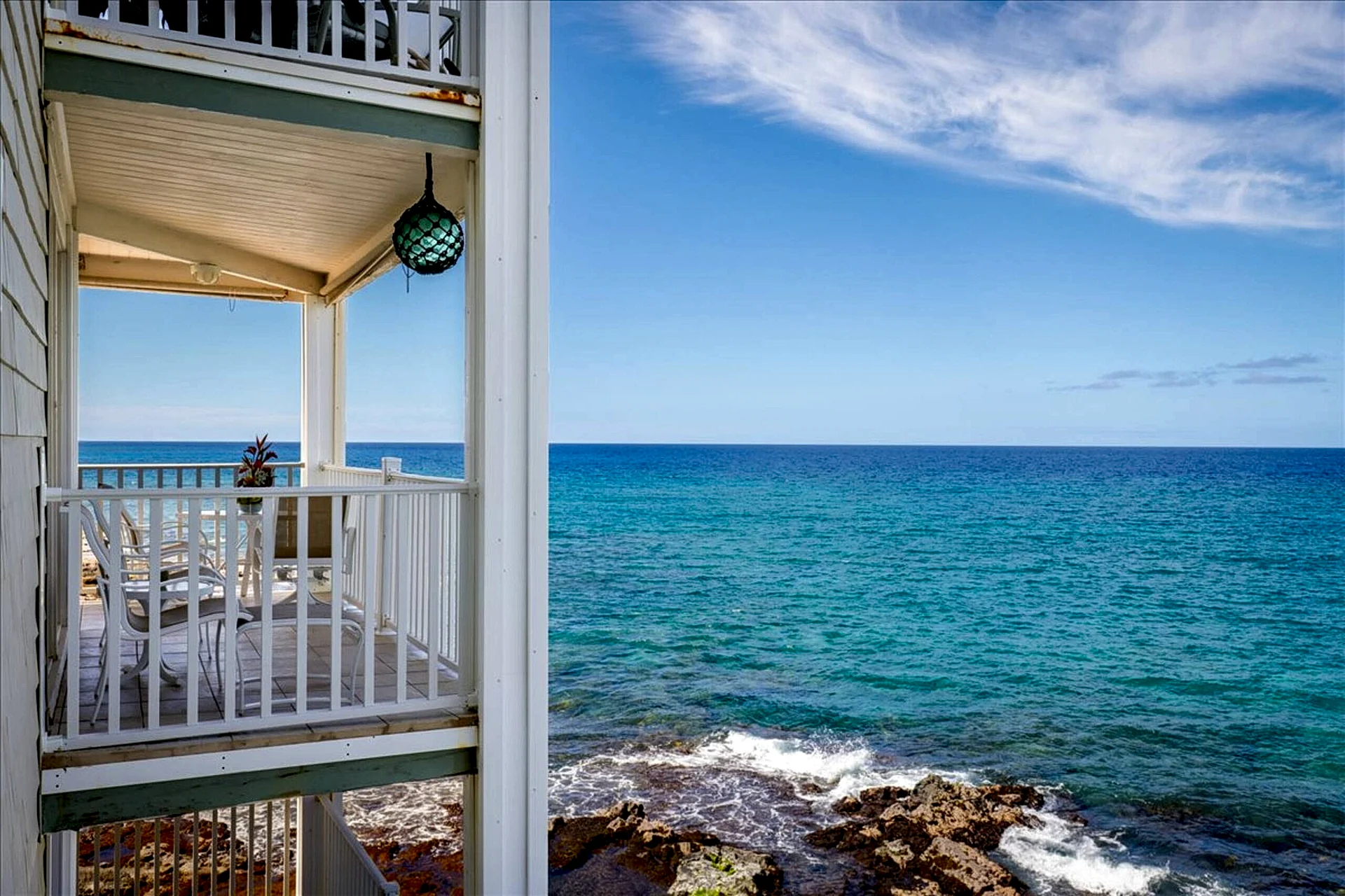 Hale Kona Kai 312 - Oceanfront with Wraparound Lanai