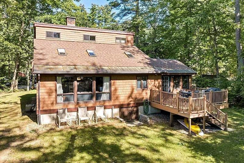 Water Access Home Sleeps 8 and Short Walk to Far Echo Harbor Beach
