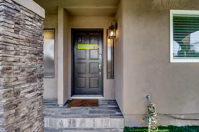 Loungin 1 across the street from dog beach in Ocean Beach! Duplex! in Ocean Beach, California, United States — photo 4