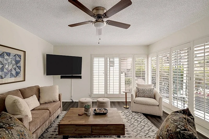 Cozy Hermosa Beach Retreat: 3 Bedrooms, BBQ, & Just Steps to the Beach for Family Fun!