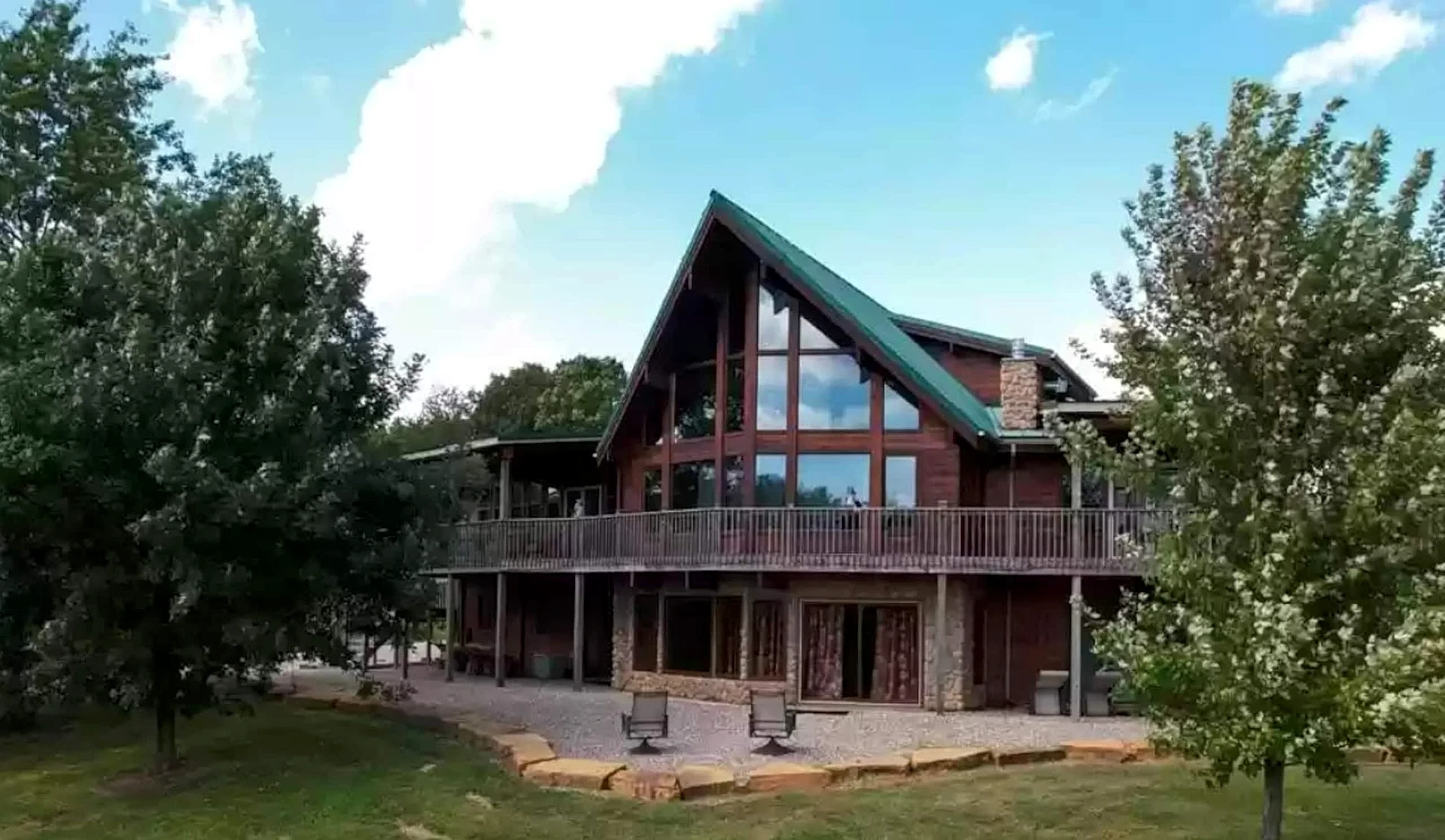 Luxury Lodge on 125 acres on Hocking Hills Farm