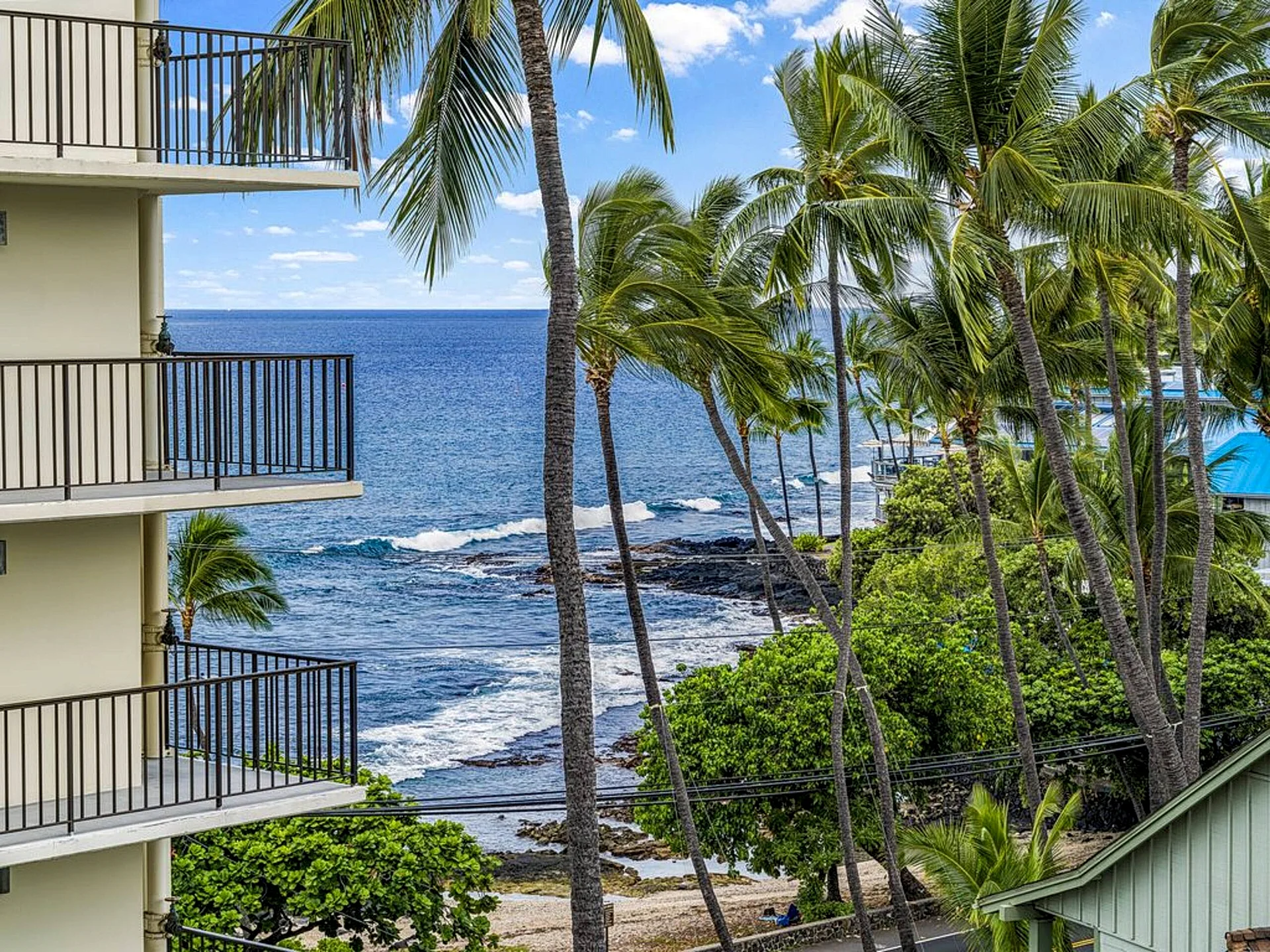 Kona Alii 609 - Ocean View, Walk to Beach & Town, AC