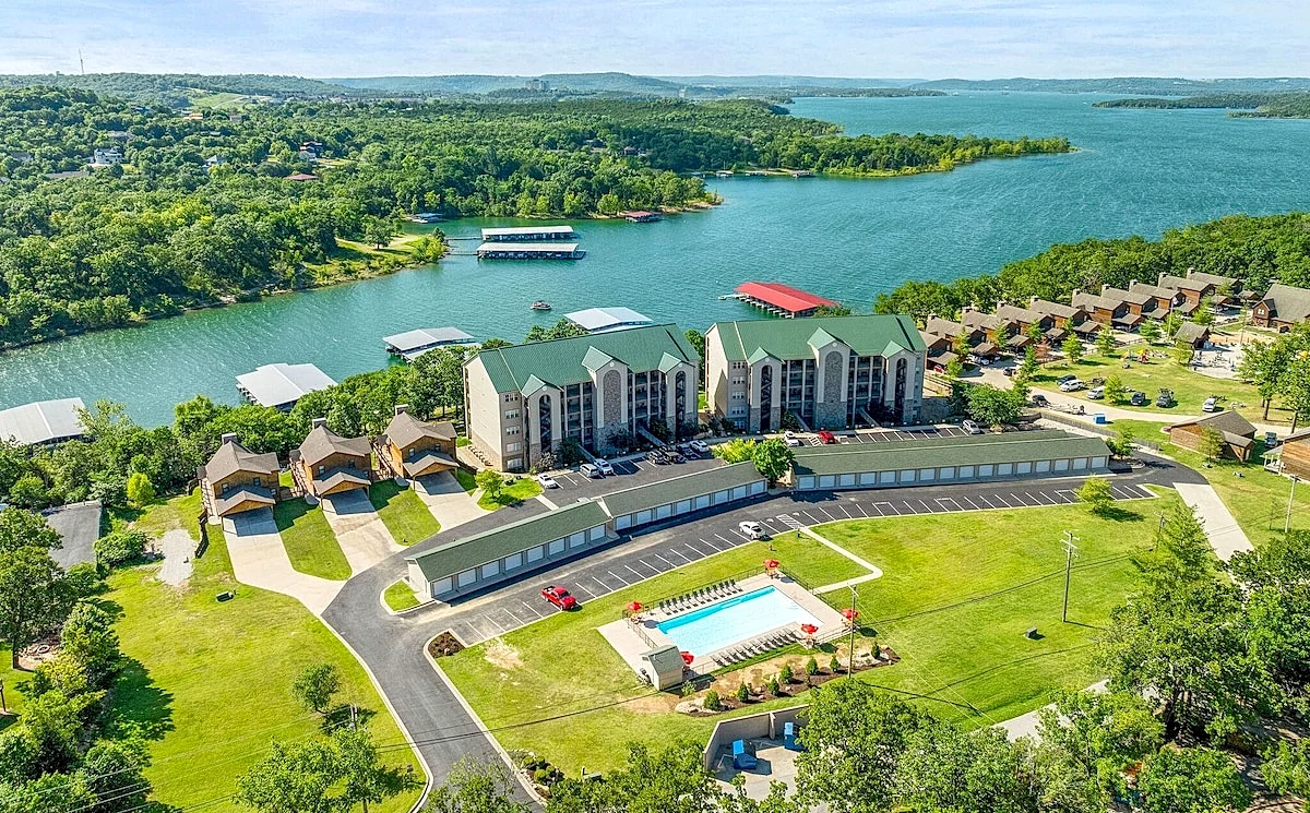 Condo #352 - Gorgeous 3 Bedroom Lakefront Condo in Branson, Missouri, United States — photo 4