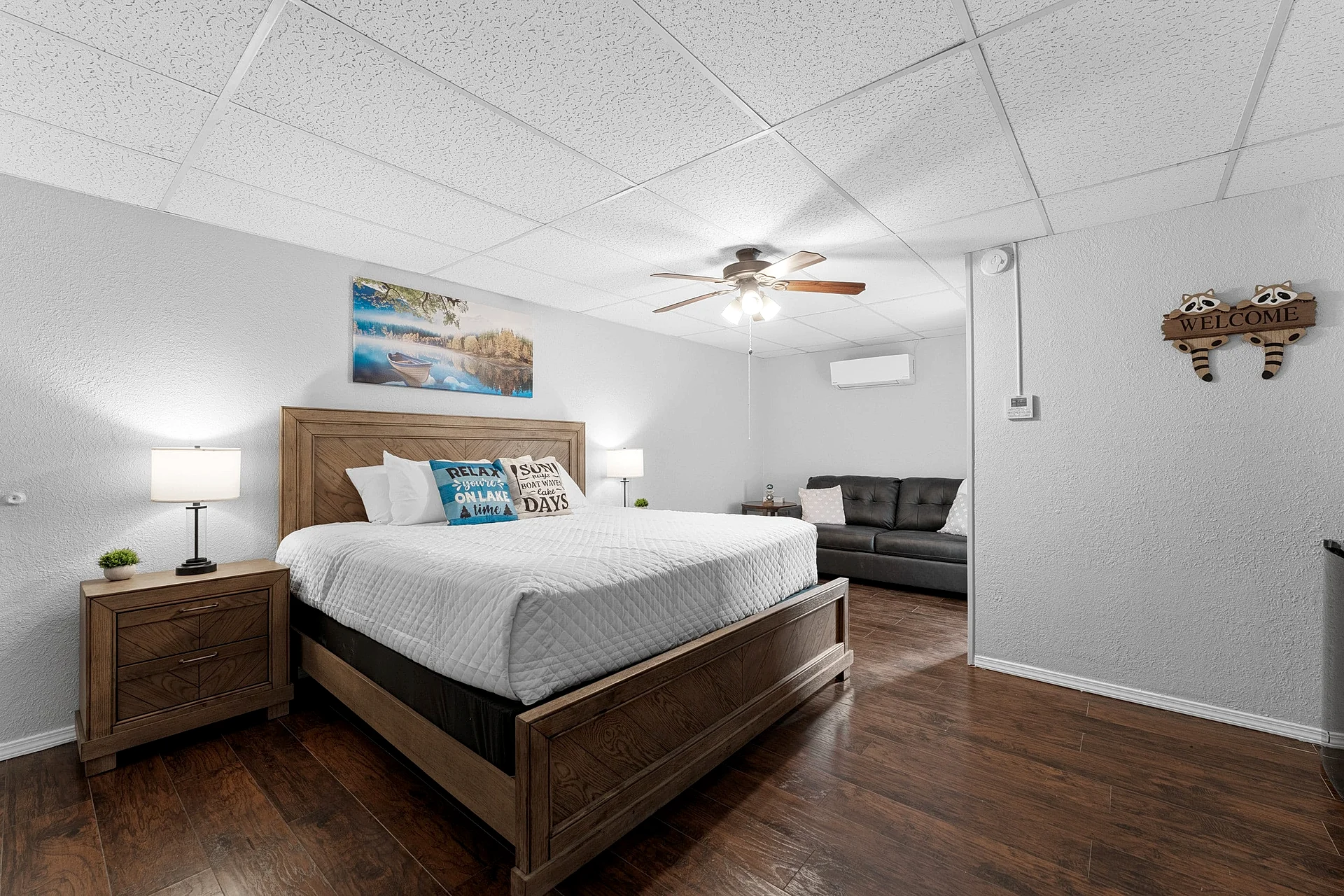 Charming Lakeside Retreat: Relaxation Awaits! SC6