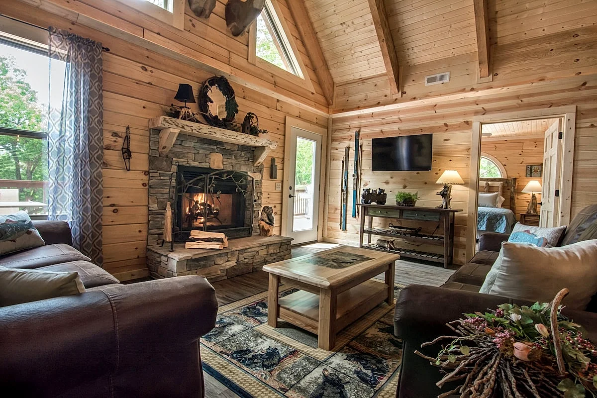 Owl's Nest 4BR Cabin with Hot Tub Near Big Cedar Lodge