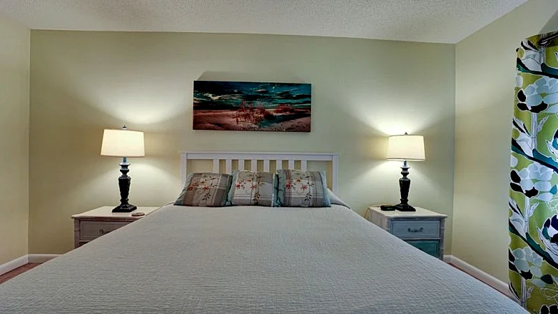 LUXURY CONDO, FREE WIFI, IMG 3 MINUTES, POOLS, TENNIS, ANNA MARIA BEACHES