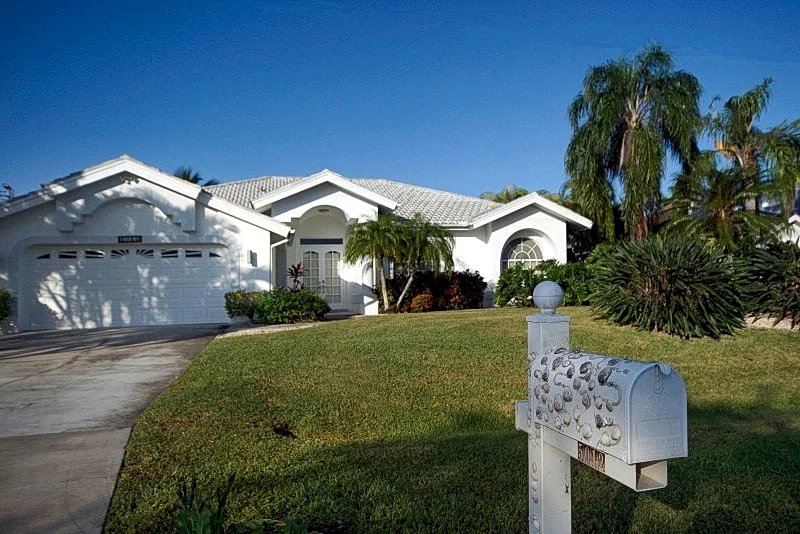 CCVS - Villa White Diamond, Exclusive Canal-Front & Sunset View Retreat in Cape Coral
