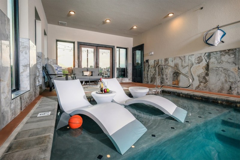 Lazzee River Getaway w/ Private Pool & Waterpark Access