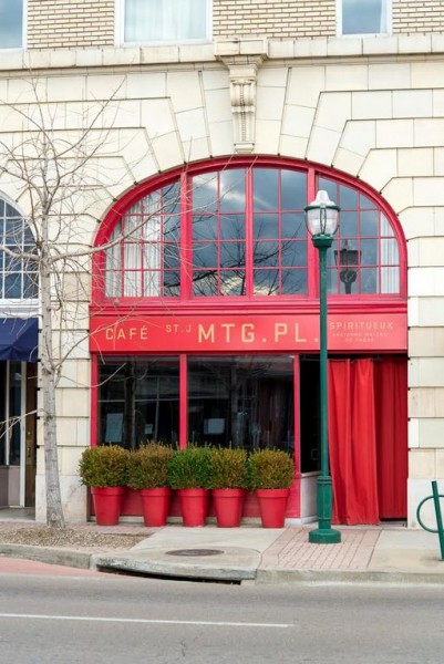 Special Rates! Located Within Walking Distance to Restaurants,Park&Shop